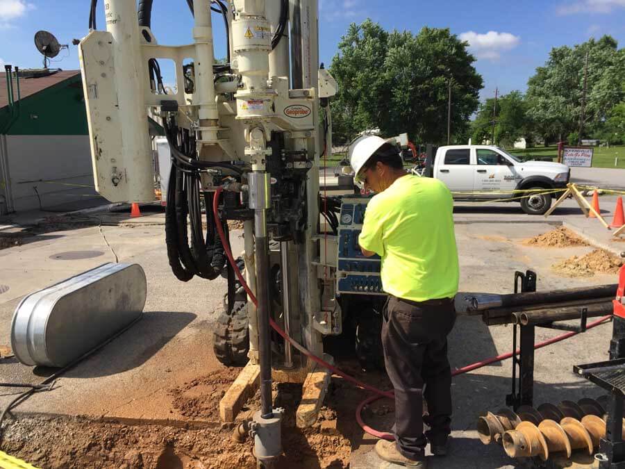 A GA4000 augerhead provides the power and rotation needed for air rotary drilling with the 7822DT.