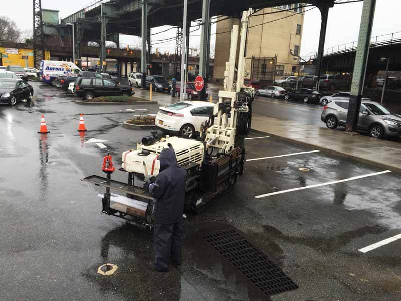 Retail businesses in the area were able to continue with operations without interruption throughout the remediation installation process. Steve Bitetto preps the 6712DT for the next installation location.