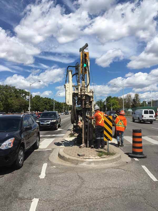 The small footprint of the 7822DT allowed Landshark Drilling to operate at a busy intersection in downtown Toronto. The 7822DT averaged 270 feet per day of direct push for the large infrastructure project.