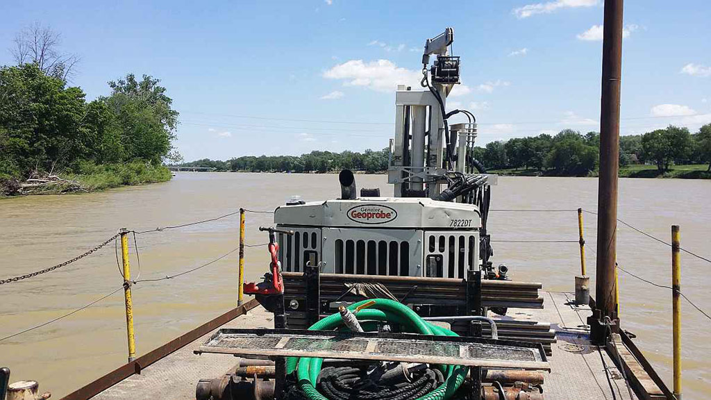 A 7822DT, owned and operated by Mannik Smith Group, heads down the Maumee River for the start of a geotechnical investigation to help determine a new river crossing for US24/US6 arterial corridors for residents and local businesses, including the world’s largest Campbell’s Soup plant.  The new bridge will provide a vital direct link between two industrial/office park areas of Napoleon/Henry County in Ohio.