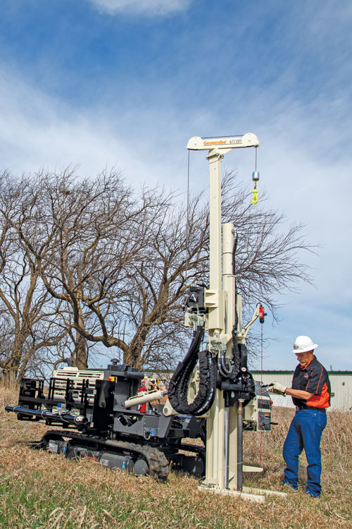 Leveraging the Tier 4 engine to provide additional power and control, the modular 6712DT small drilling rig makes environmental work easier.