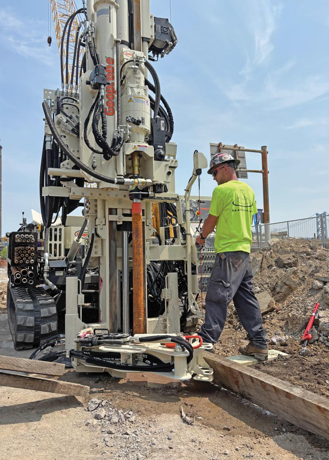 Adjusting mast dump to position control panel and using blade to optimize drop rack positioning make the workspace more comfortable.