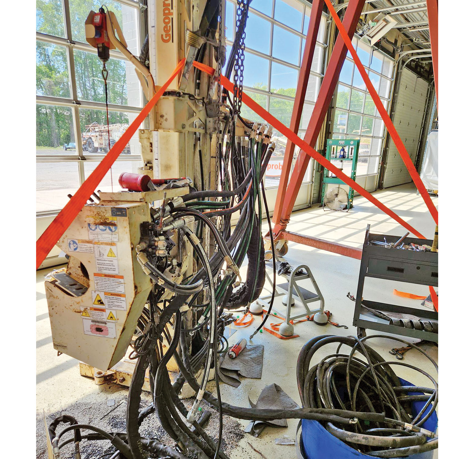 Foot of 7822DT separated from power train required replacing foot, trunnion, and hammer slides along with oscillation weldment and bushings to bring back to safe operation. Rig customer service kept drilling manager in the loop throughout the process.