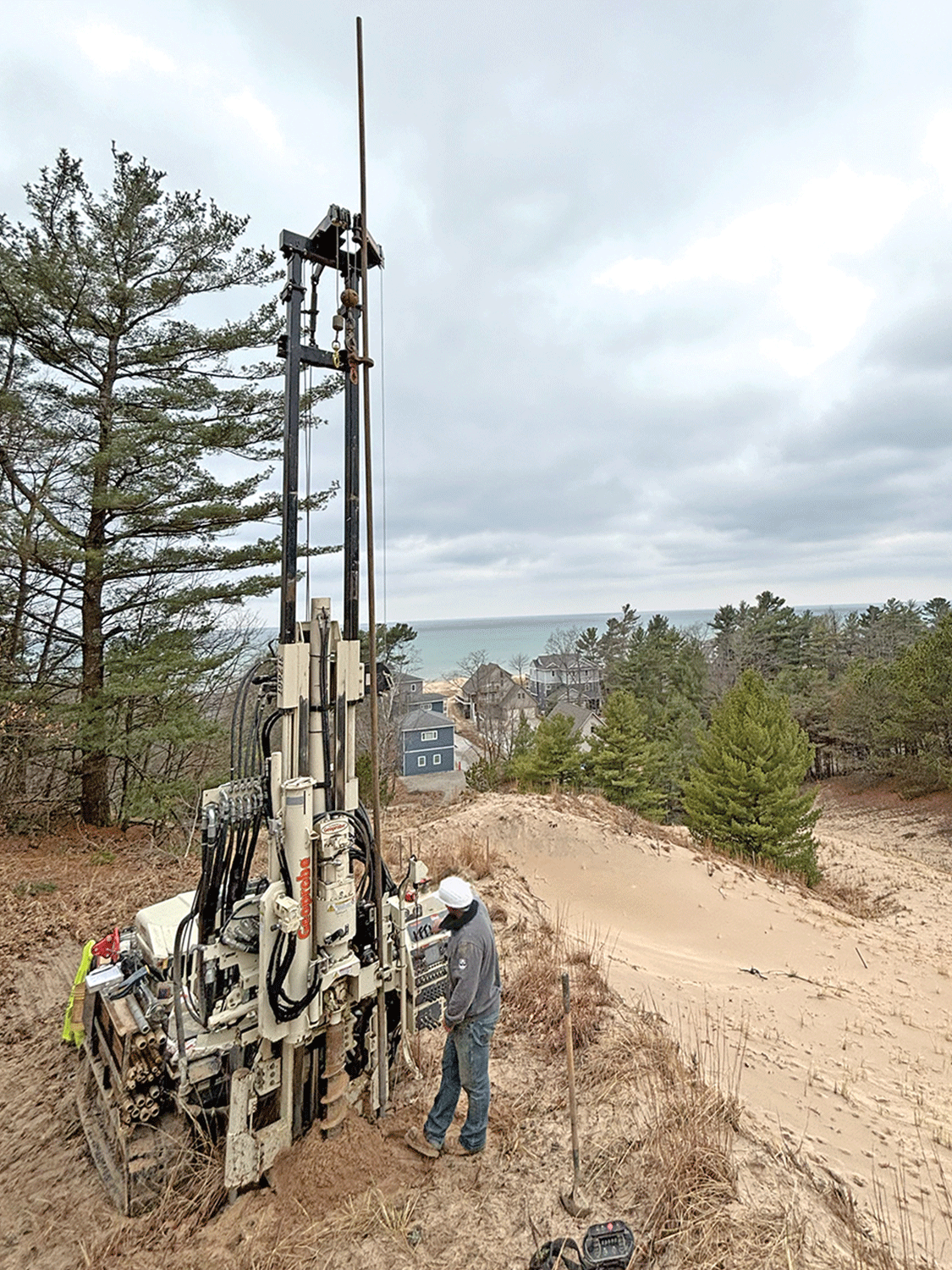 3126GT powers through challenging geologies during geotechnical investigations while offering versatility to efficiently switch drilling techniques midway through projects.