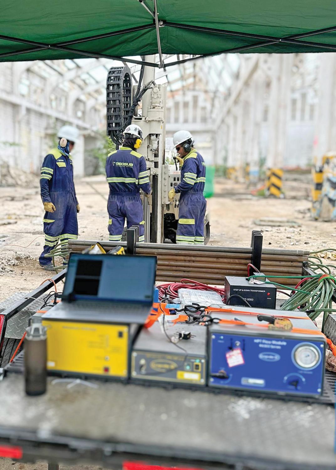 Equipment used and overall high-resolution site characterization operation layout during a MIHPT location.