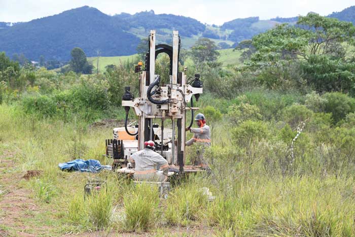 From left, Test Operator Jucelio Alencar and Drill Rig Operator Dorgival Sales perform a geotechnical site investigation near Poços de Caldas, a city known for its therapuetic hot springs and spas.  Using their Geoprobe®  6625CPT and 7822DT machines, the Damasco Penna team sampled through soft clays up to 30 meters, collected rock samples, and performed everything from CPTU to mechanical SPT soundings. 
