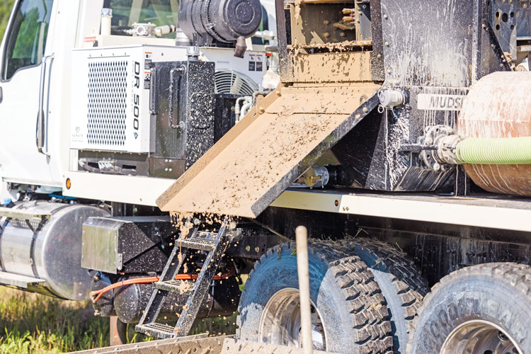 Deck-mounted Mudslayer® 250 drilling mud cleaning system increases access and efficiency.