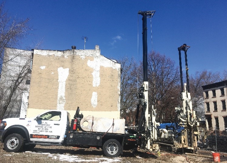 With similar controls and the same powerful head configuration, the 3100GT (left) and 3126GT (right) provide efficient drilling on a variety of jobs.