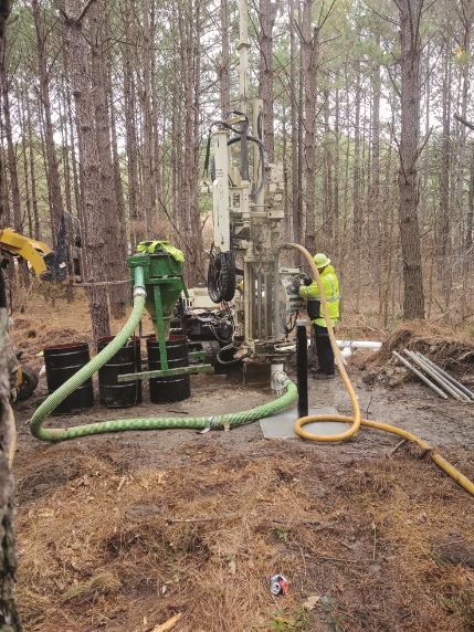 The ability to shift your scope of services raises resiliency to downturns in demand. Having a combination rig like the 7822DT provides the versatility to pivot in response to restrictions or economy without sacrificing power or production. Geo Lab Probing Services uses their 7822DT to even the playing ground dominated by conventional rigs.