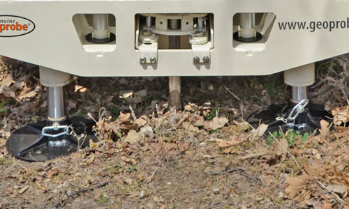 Fine tune CPT rig leveling with outriggers on 20CPT Press.