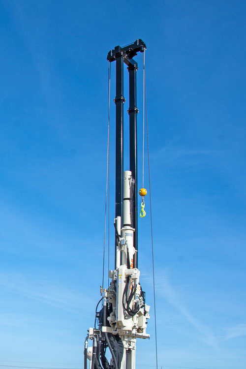 Taller telescoping winch mast and drill mast oscillation on 3100GT drilling truck eases alignment over the hole on geotechnical investigations