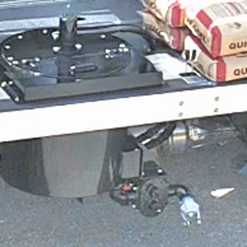 Deck-mounted grouter mixes and pumps simultaneously.