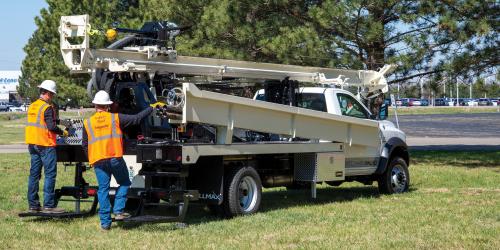 Small water well drilling rigs for sale cut costs by efficient mobilization under class A/B CDL.