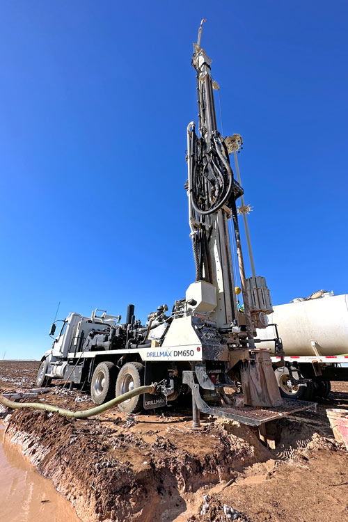 DRILLMAX® DM650 can be outfitted for air drilling or mud drilling