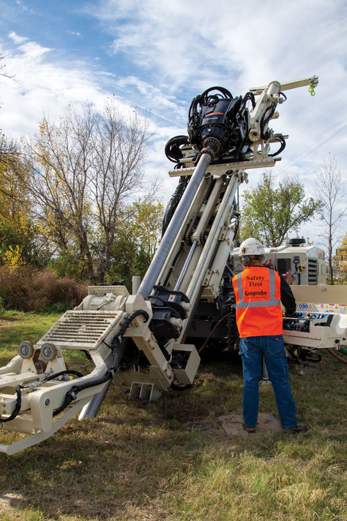 Flexible positioning of mast enables angle boring with the 8150LS sonic drilling rig