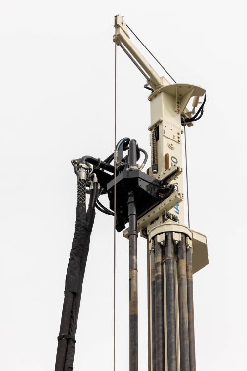 The top head carriage uses rollers instead of slides, providing smoother travel, easier maintenance and longer life.