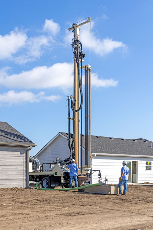 Under Class A/B CDL requirements, the DM250 water well drill rig makes it economical to mobilize and staff.