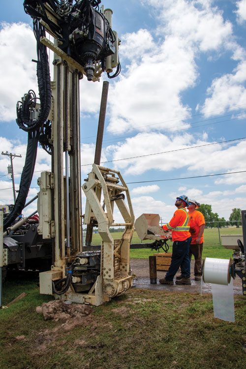Sonic power and rod handler of 8150LS sonic drilling rig make quick, safe work of collecting continuous soil samples to accurately install monitoring wells.