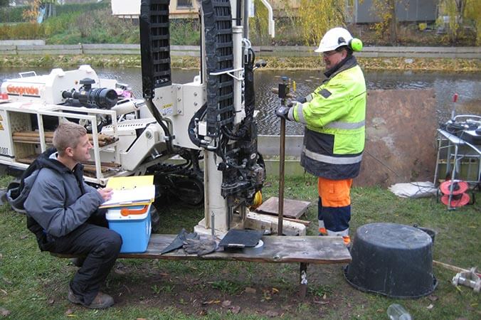 Conducting pneumatic slug testing with a screen point 16 groundwater piezometer in Skudelev, Denmark.