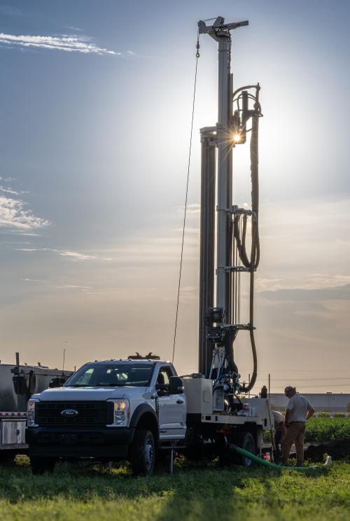 DM250 small water well drilling rigs can be set up with centrifugal or piston mud pump and development air to meet your water well or geothermal drilling needs.