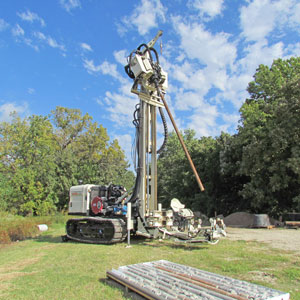 8140LS collects sonic drilling samples with full rotary capabilities