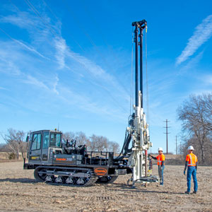3145GT combines 31 series drill mast with crawler carrier