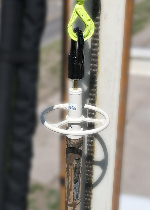 Spring Assisted Swivel Hoist Plug (Water Well)